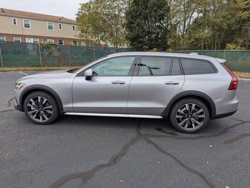2026 Volvo V60 Cross Country B5 Ultra