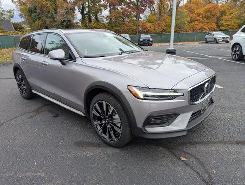 2026 Volvo V60 Cross Country B5 Ultra