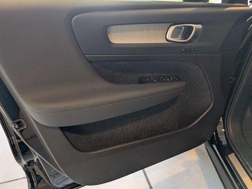 2026 Volvo XC40 B5 Core