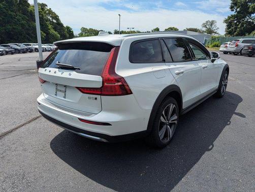 2026 Volvo V60 Cross Country B5 Plus
