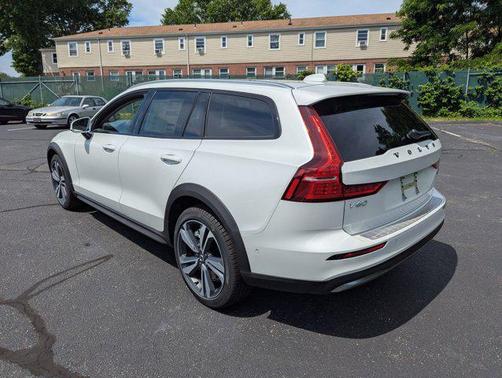 2026 Volvo V60 Cross Country B5 Plus