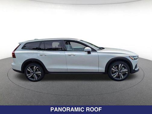 Crystal White Pearl 2026 Volvo V60 Cross Country B5 Plus