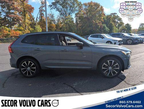 2023 Volvo XC60 Plus Dark Theme