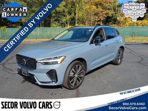 2023 Volvo XC60 Plus Dark Theme