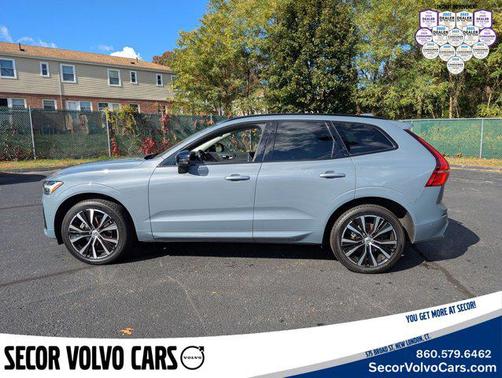 2023 Volvo XC60 Plus Dark Theme