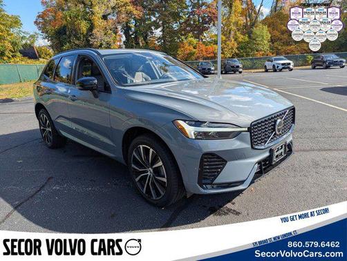 2023 Volvo XC60 Plus Dark Theme