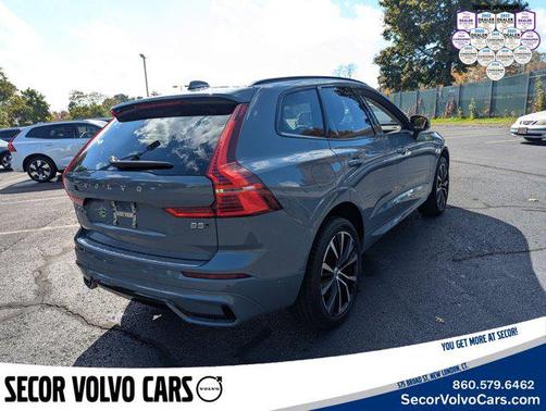2023 Volvo XC60 Plus Dark Theme