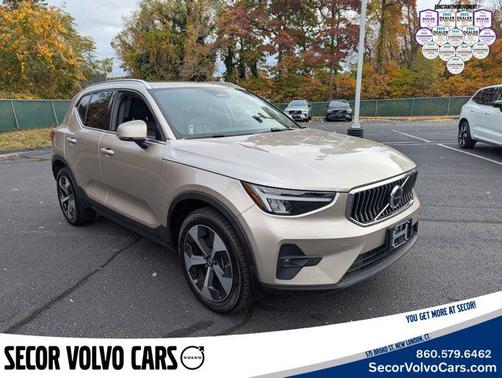 2023 Volvo XC40 Plus Bright Theme