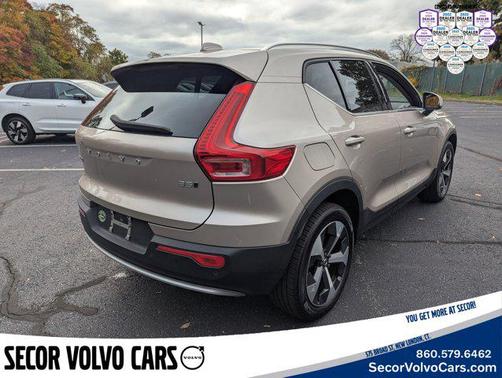 2023 Volvo XC40 Plus Bright Theme