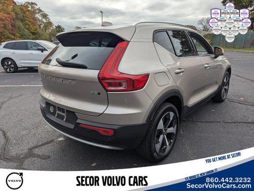 Bright Dusk Metallic 2023 Volvo XC40 Plus Bright Theme