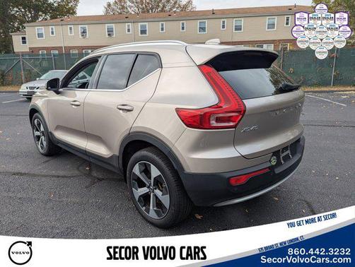 Bright Dusk Metallic 2023 Volvo XC40 Plus Bright Theme