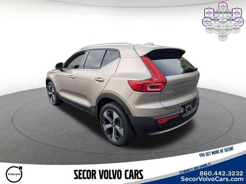 Bright Dusk Metallic 2023 Volvo XC40 Plus Bright Theme