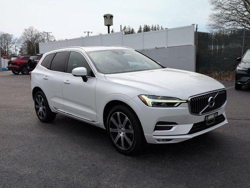 Crystal White Metallic 2021 Volvo XC60 T5 Inscription