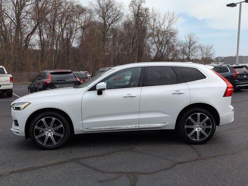 Crystal White Metallic 2021 Volvo XC60 T5 Inscription