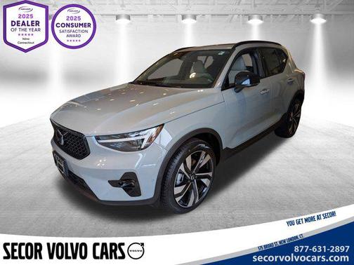 2025 Volvo XC40 B5 Plus Dark Theme
