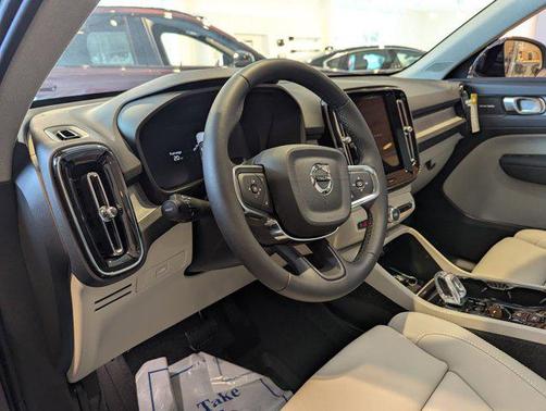2025 Volvo XC40 B5 Plus Dark Theme