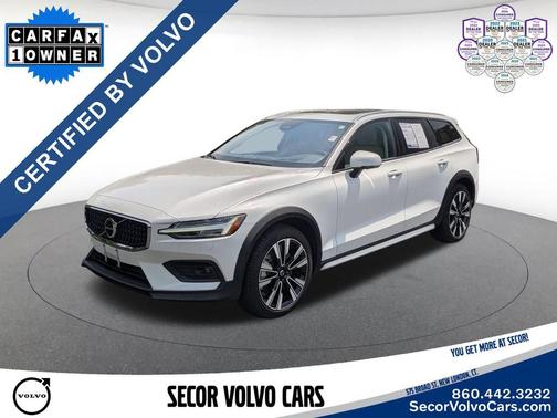 Crystal White Pearl 2025 Volvo V60 Cross Country Ultra