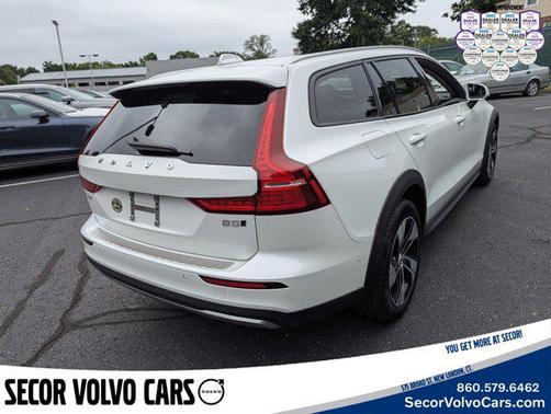 2024 Volvo V60 Cross Country Plus