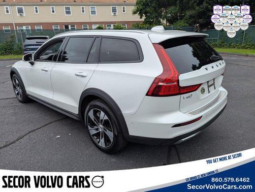 2024 Volvo V60 Cross Country Plus