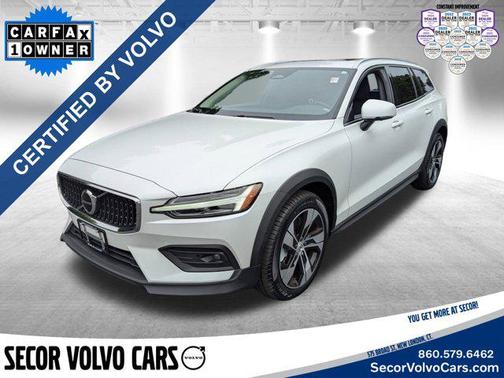 2024 Volvo V60 Cross Country Plus