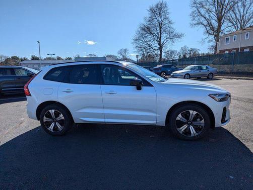 2025 Volvo XC60 Plug-In Hybrid T8 Plus