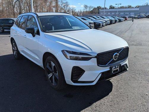 2025 Volvo XC60 Plug-In Hybrid T8 Plus