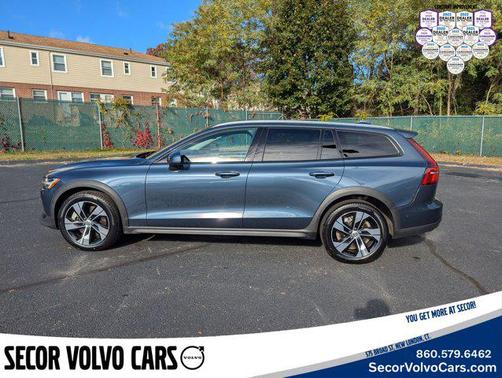 2024 Volvo V60 Cross Country Plus