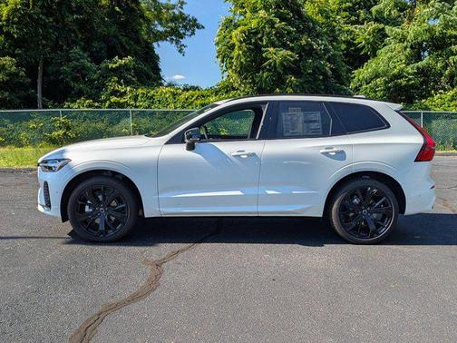 2026 Volvo XC60 B5 Ultra Black Edition