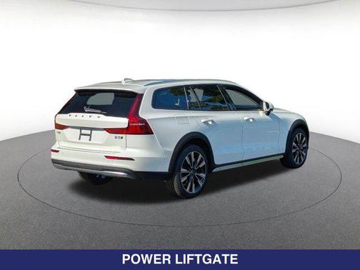 Crystal White Pearl 2026 Volvo V60 Cross Country B5 Ultra