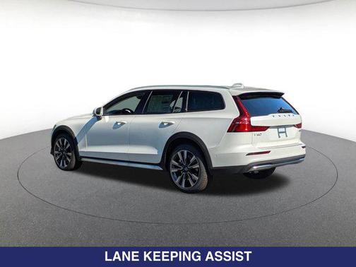 Crystal White Pearl 2026 Volvo V60 Cross Country B5 Ultra