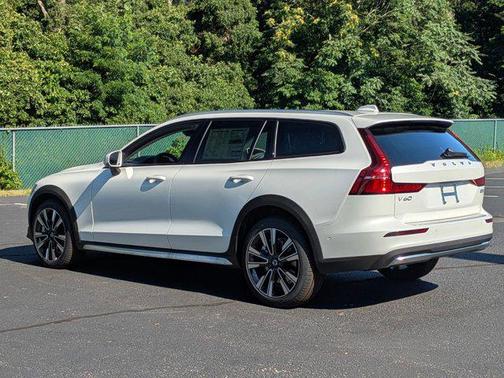 2026 Volvo V60 Cross Country B5 Ultra