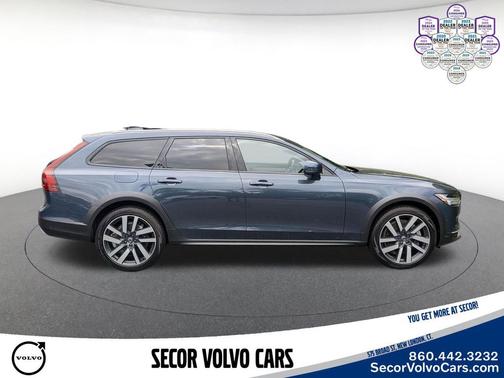Denim Blue Metallic 2025 Volvo V90 Cross Country Ultra