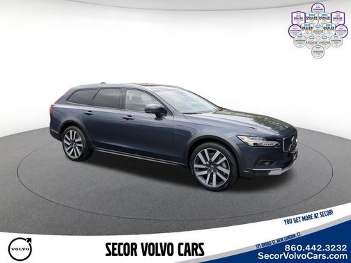 Denim Blue Metallic 2025 Volvo V90 Cross Country Ultra
