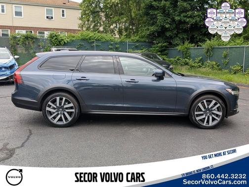 Denim Blue Metallic 2025 Volvo V90 Cross Country Ultra