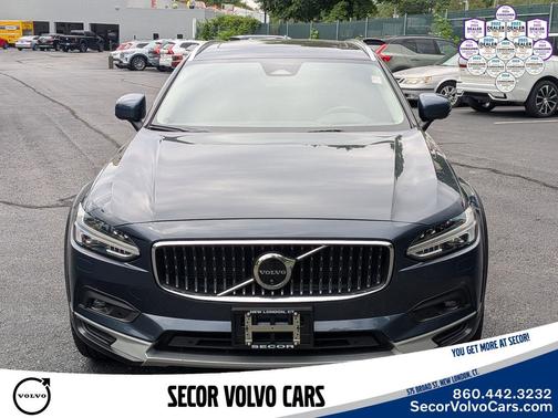 Denim Blue Metallic 2025 Volvo V90 Cross Country Ultra