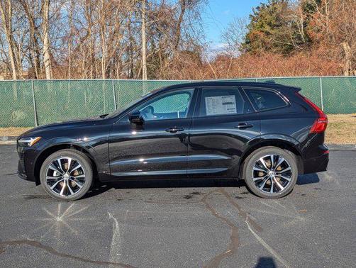 2025 Volvo XC60 B5 Plus