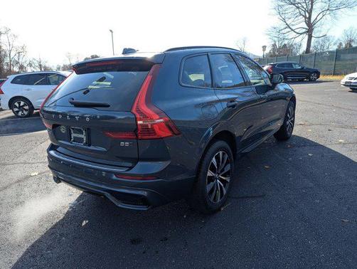 2024 Volvo XC60 Core Dark Theme
