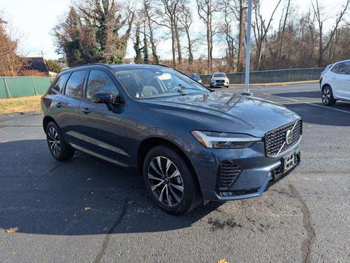 2024 Volvo XC60 Core Dark Theme