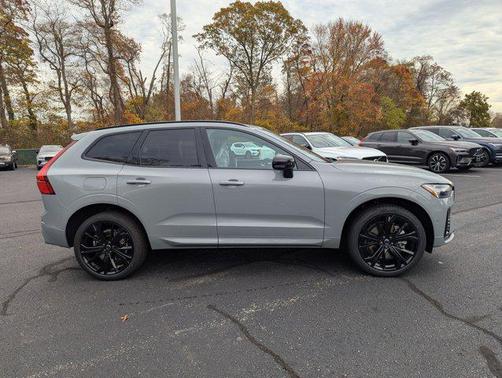 2026 Volvo XC60 B5 Ultra Black Edition
