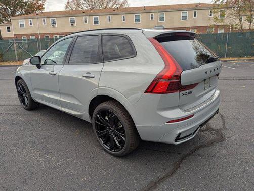 2026 Volvo XC60 B5 Ultra Black Edition
