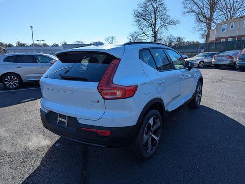 2026 Volvo XC40 B5 Plus