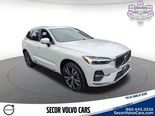 Crystal White Metallic 2023 Volvo XC60 Plus Bright Theme