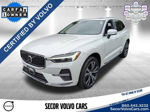 Crystal White Metallic 2023 Volvo XC60 Plus Bright Theme