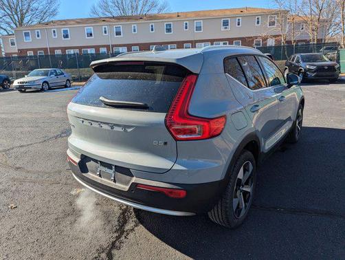 2025 Volvo XC40 B5 Core Bright Theme