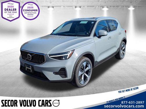 2025 Volvo XC40 B5 Core Bright Theme