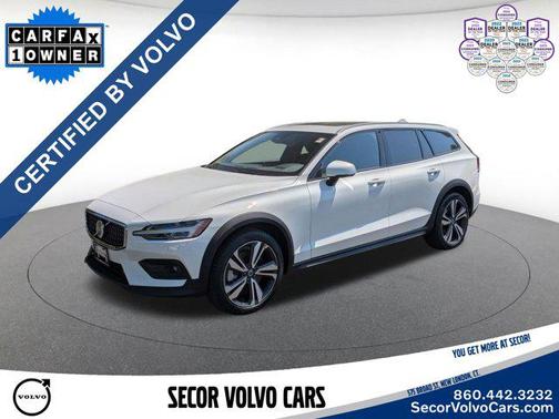 Crystal White Pearl 2025 Volvo V60 Cross Country Plus