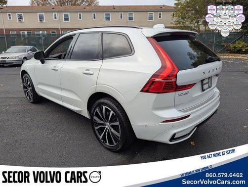 2023 Volvo XC60 Plus Dark Theme