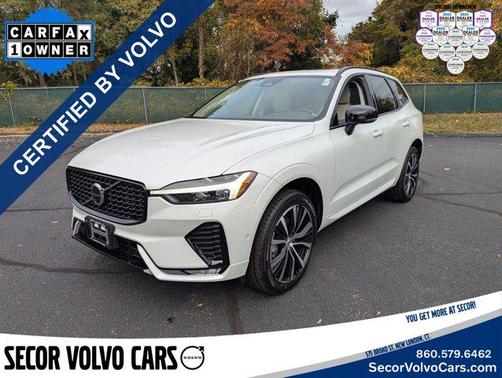 2023 Volvo XC60 Plus Dark Theme