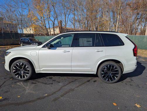 2026 Volvo XC90 Plug-In Hybrid T8 Ultra Dark Theme 7-Seater
