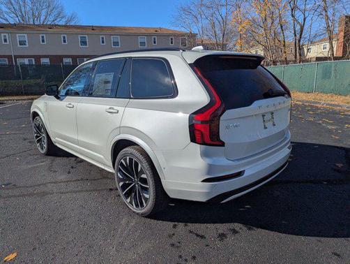 2026 Volvo XC90 Plug-In Hybrid T8 Ultra Dark Theme 7-Seater
